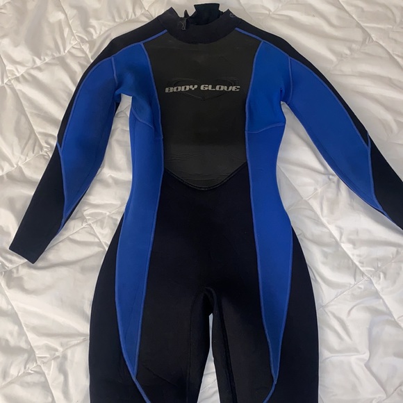 𝑊𝑜𝑚𝑒𝑛’𝑠 𝑊𝑒𝑡𝑠𝑢𝑖𝑡 - Picture 4 of 8